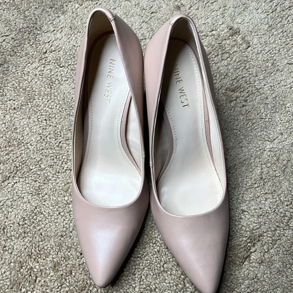 *NINE WEST nude pumps great condition size 7.5 must go!** - Picture 5 of 6